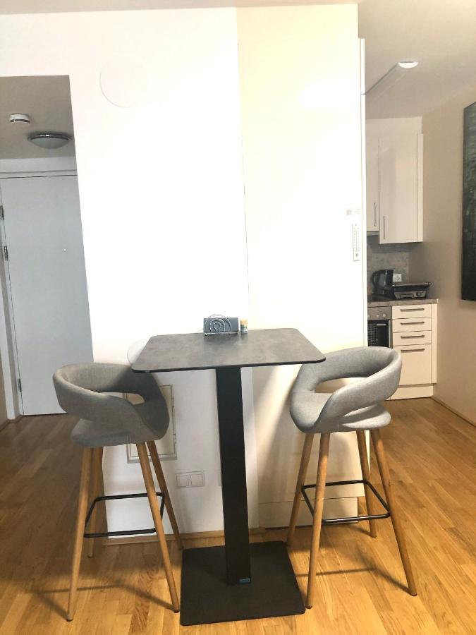 Amazing Austria Center Apartment Near Uno City Vienna Esterno foto