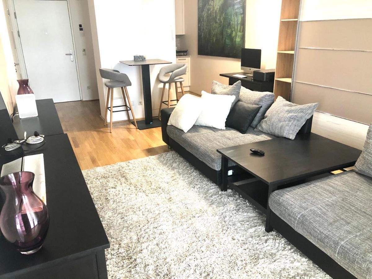 Amazing Austria Center Apartment Near Uno City Vienna Esterno foto